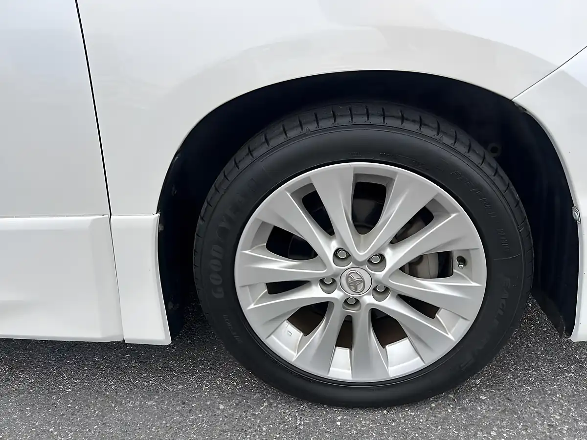 Used 2008 Toyota Vellfire Z (7 Seater) White - Interior and Exterior details 10