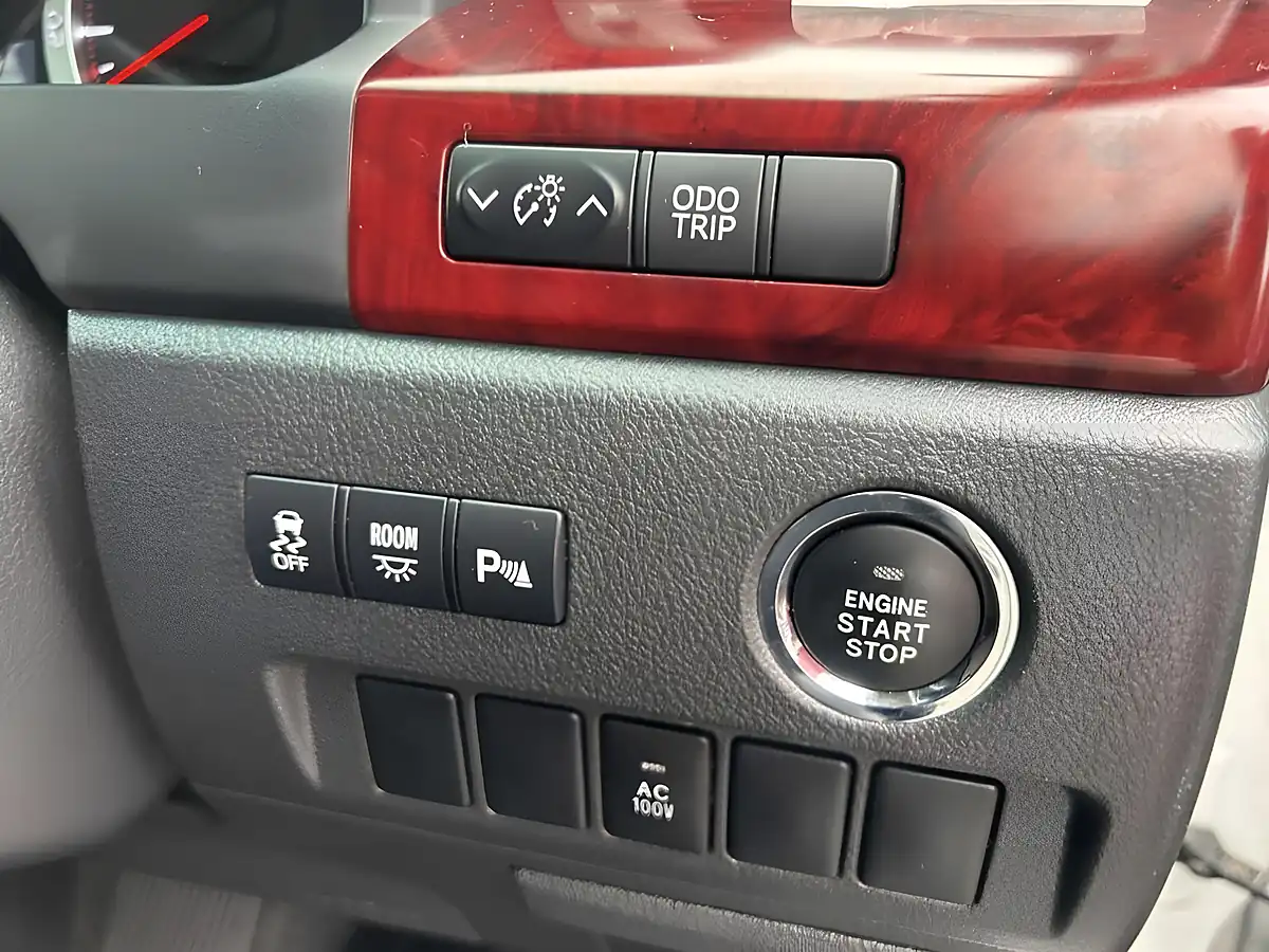 Used 2008 Toyota Vellfire Z (7 Seater) White - Interior and Exterior details 13