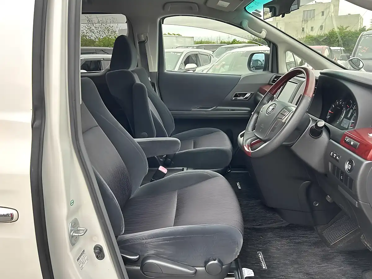 Used 2008 Toyota Vellfire Z (7 Seater) White - Interior and Exterior details 2