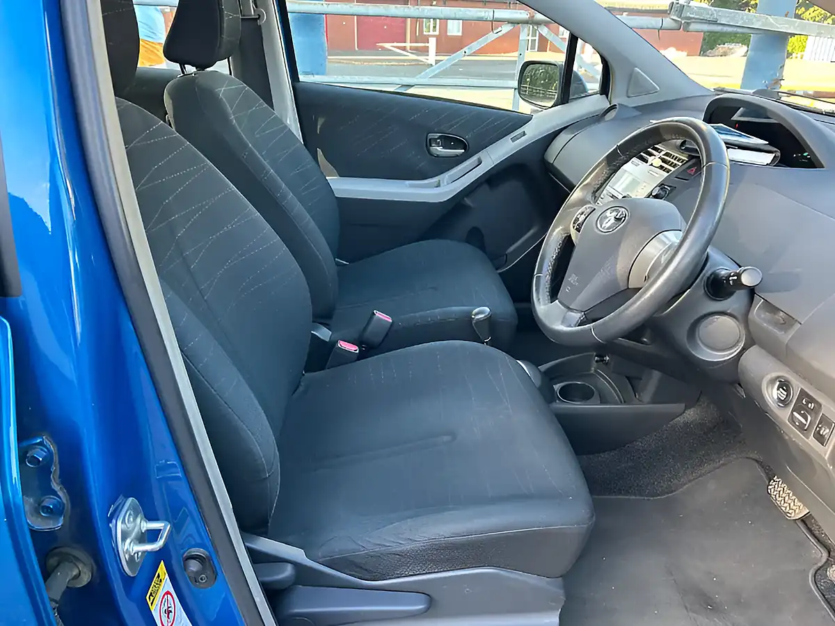 Used 2008 Toyota Yaris Spirit Blue - Interior and Exterior details 12