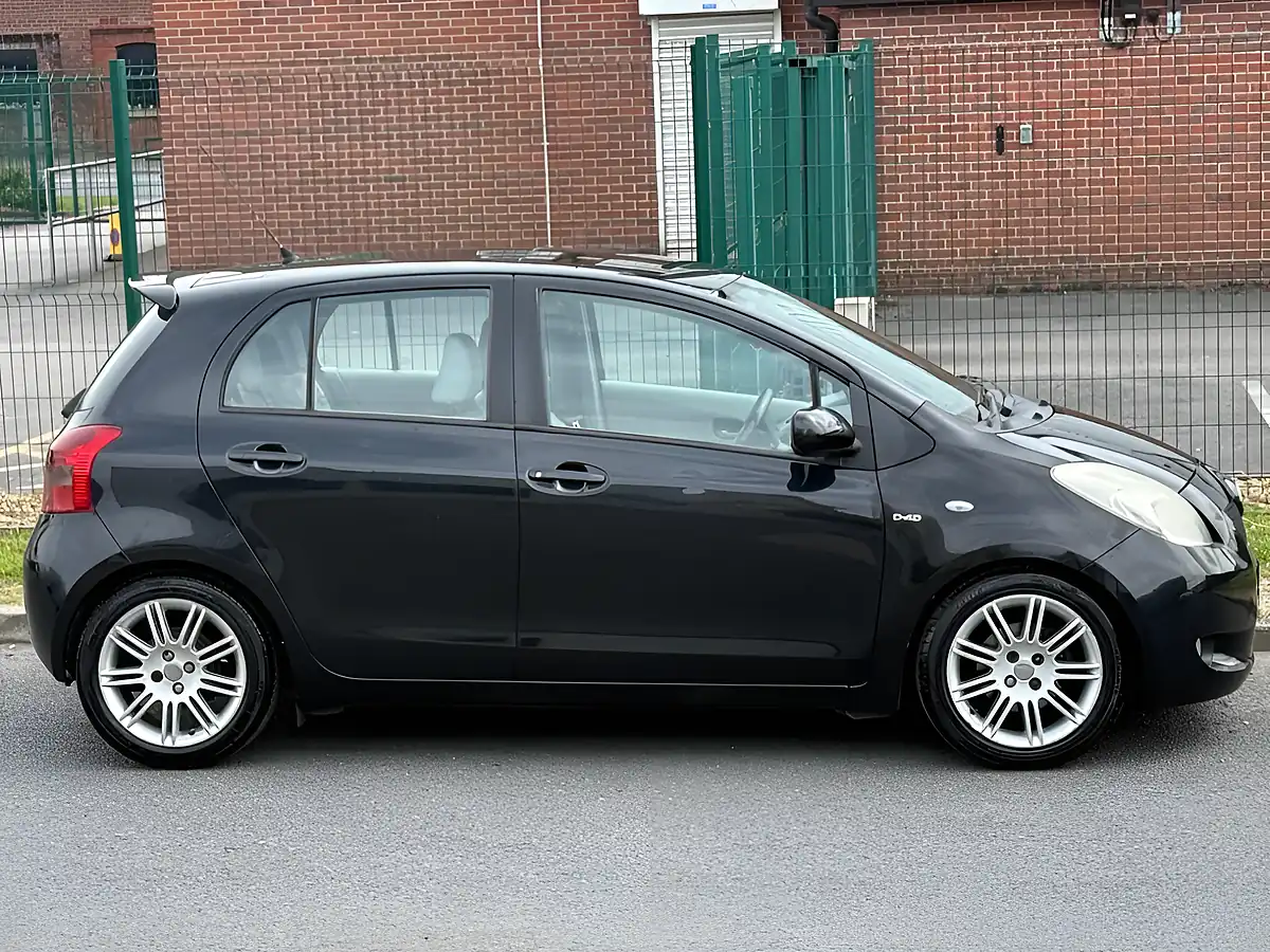 Used 2008 Toyota Yaris Sr Black - Interior and Exterior details 5