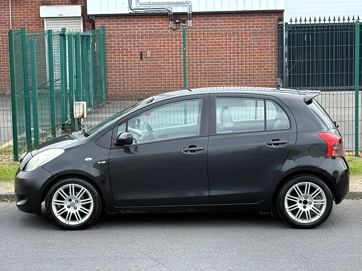 Used 2008 Toyota Yaris Sr Black - Interior and Exterior details 8