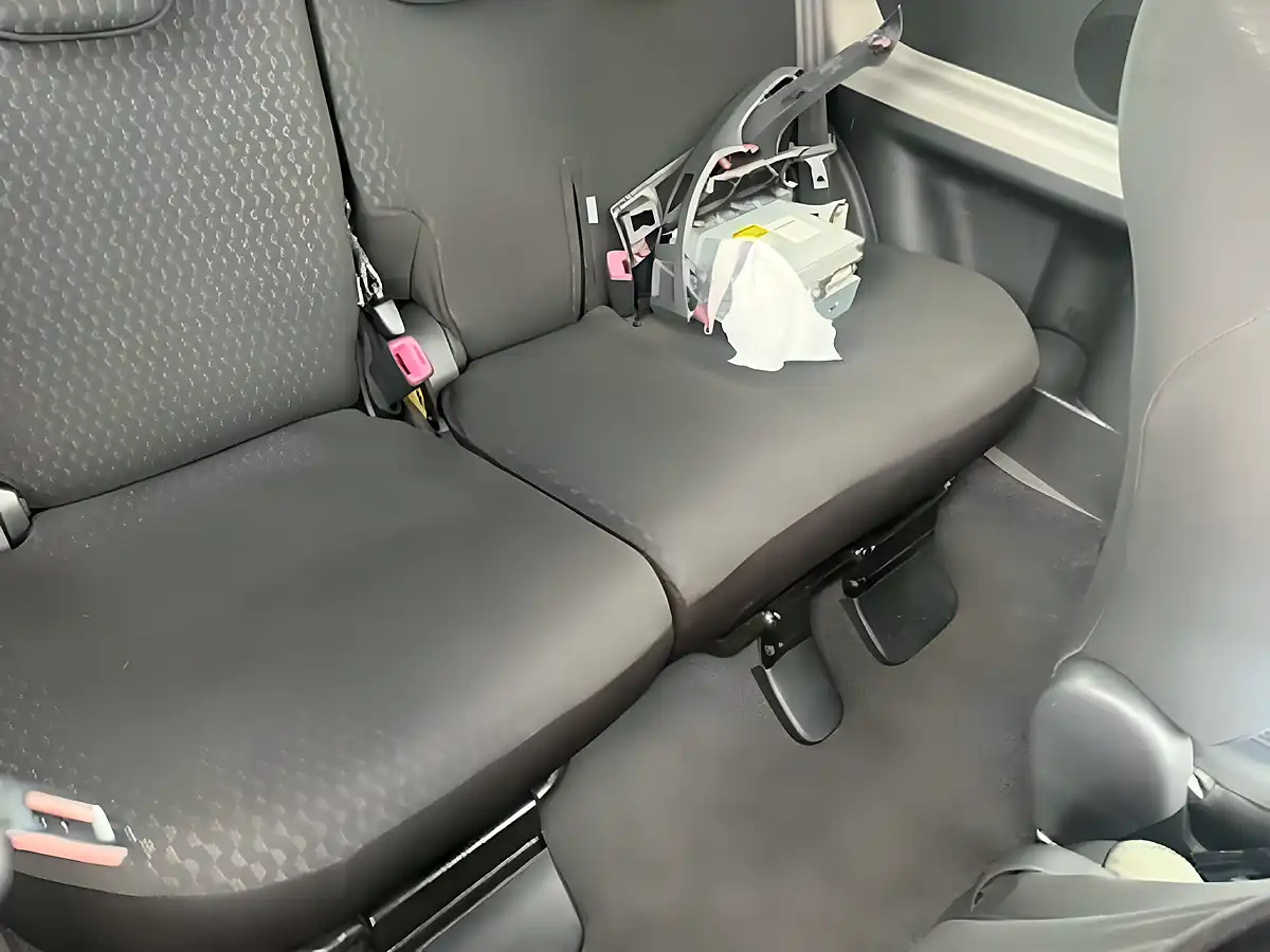 Used 2008 Toyota Yaris Sr - Interior and Exterior details 13