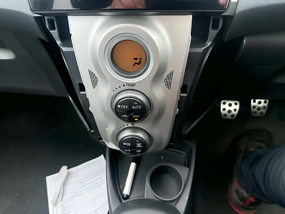 Used 2008 Toyota Yaris Sr - Interior and Exterior details 17