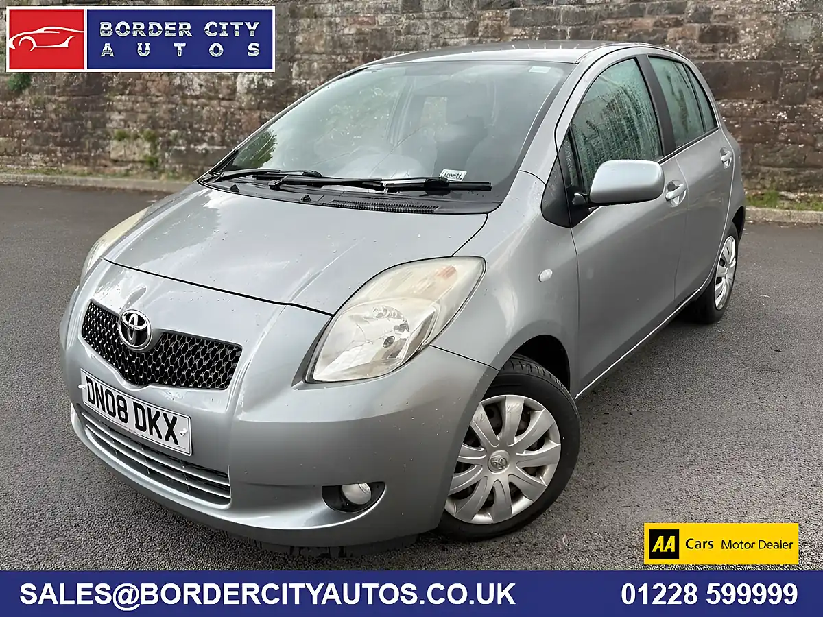 Used 2008 Toyota Yaris T3 Silver - Front View