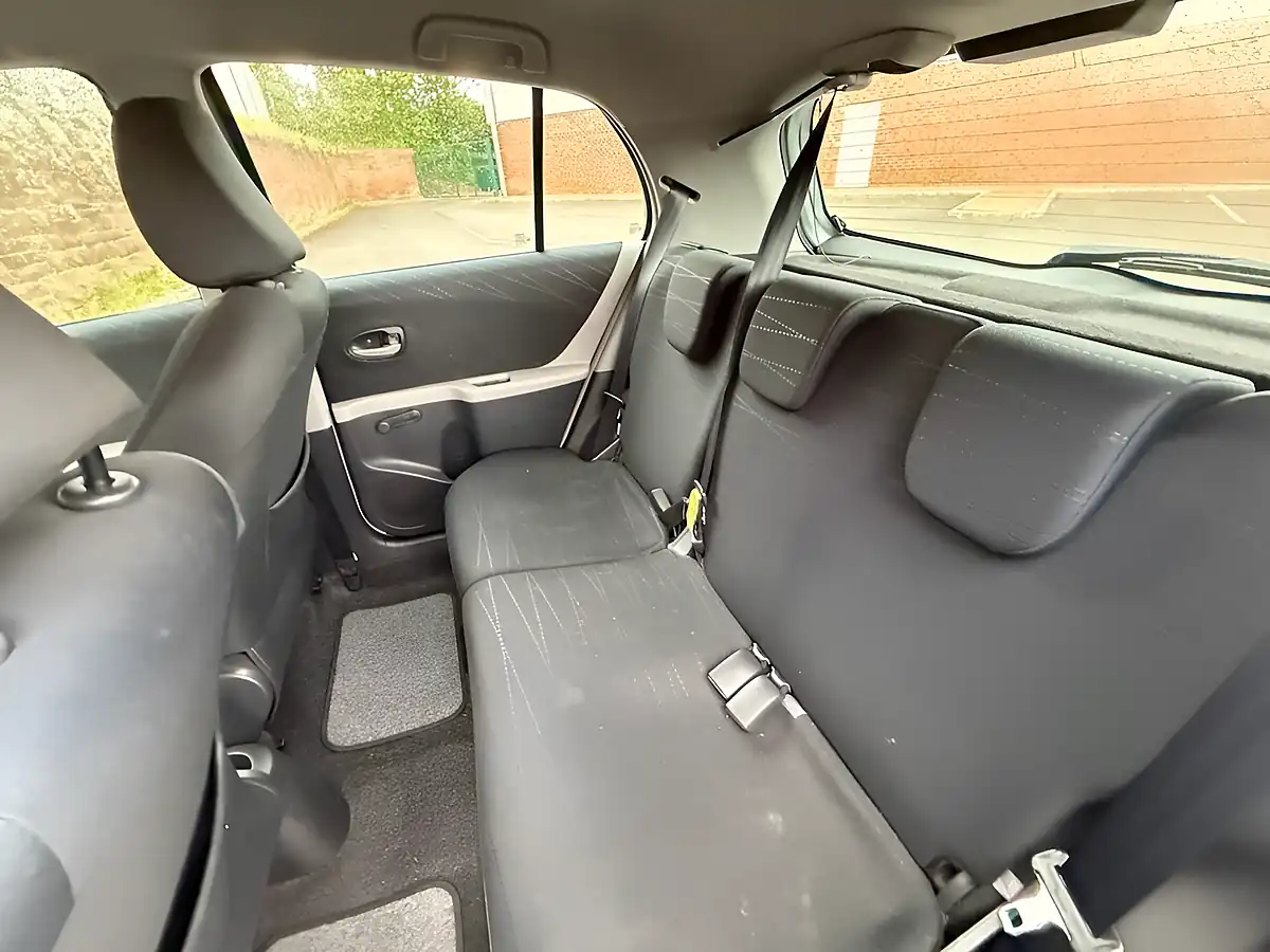 Used 2008 Toyota Yaris T3 Silver - Interior and Exterior details 14