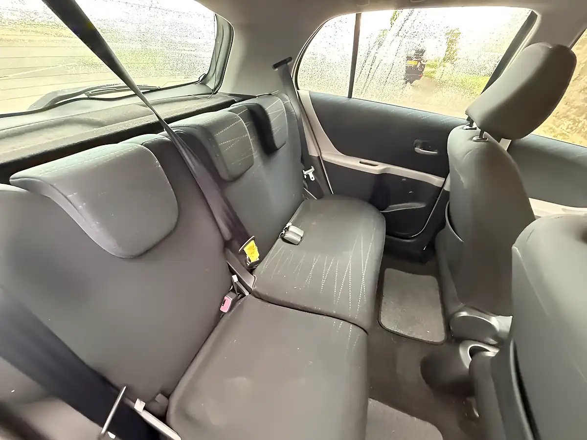 Used 2008 Toyota Yaris T3 Silver - Interior and Exterior details 15