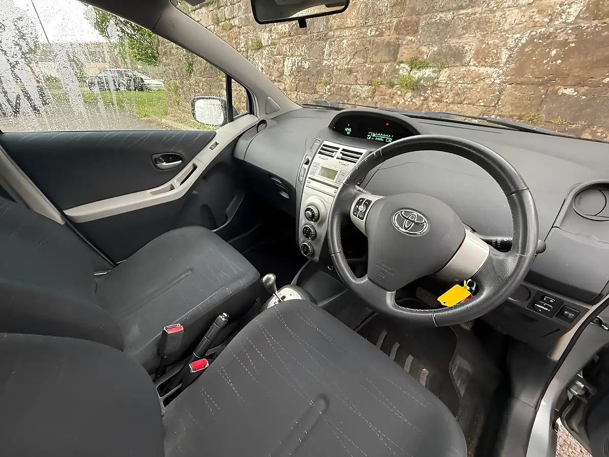 Used 2008 Toyota Yaris T3 Silver - Interior and Exterior details 20