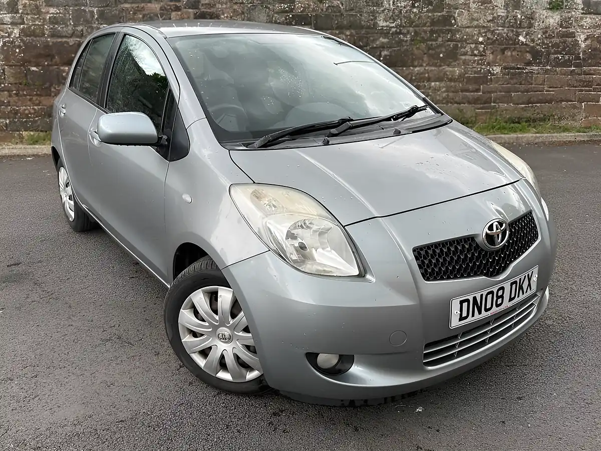 Used 2008 Toyota Yaris T3 Silver - Interior and Exterior details 3