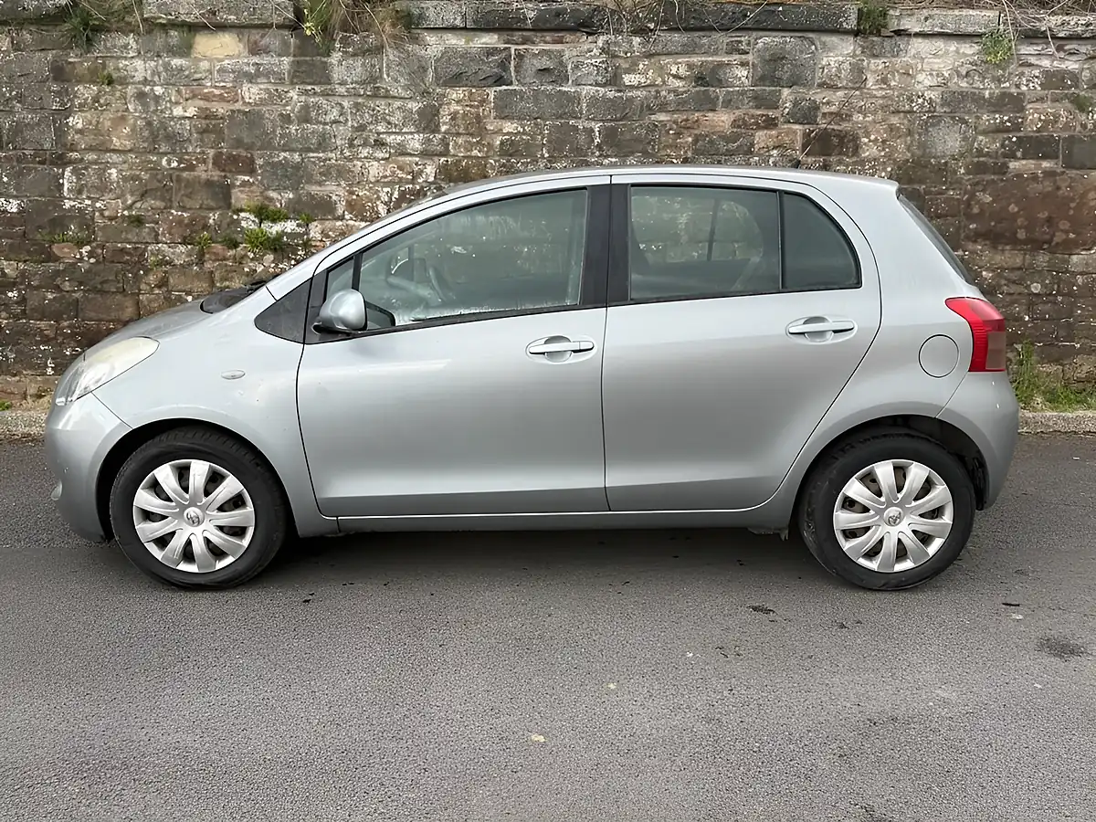 Used 2008 Toyota Yaris T3 Silver - Interior and Exterior details 5