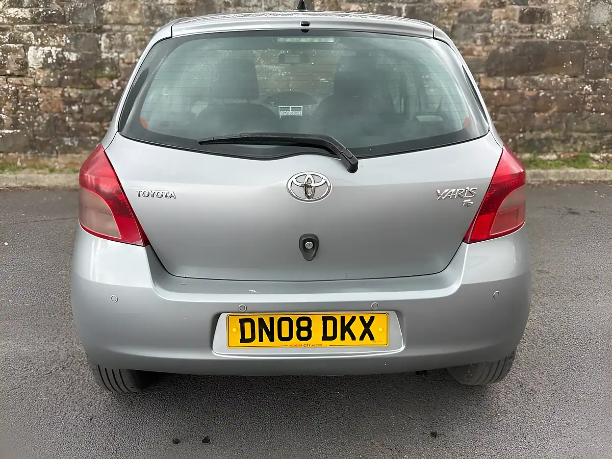 Used 2008 Toyota Yaris T3 Silver - Interior and Exterior details 7