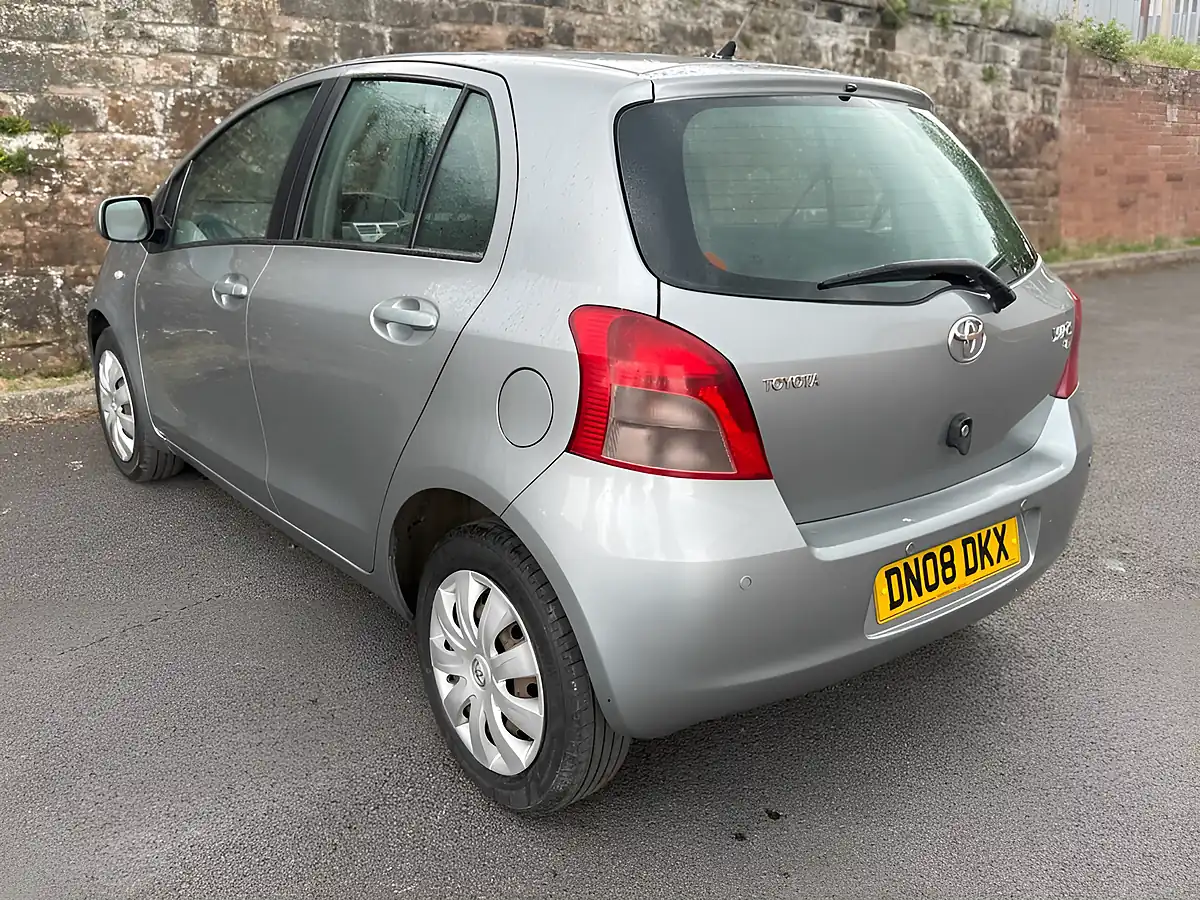 Used 2008 Toyota Yaris T3 Silver - Interior and Exterior details 8