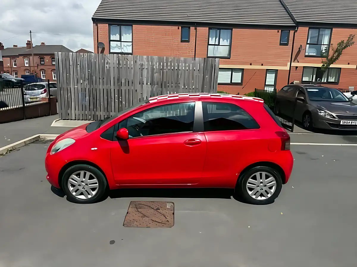 Used 2008 Toyota Yaris Tr - Interior and Exterior details 10