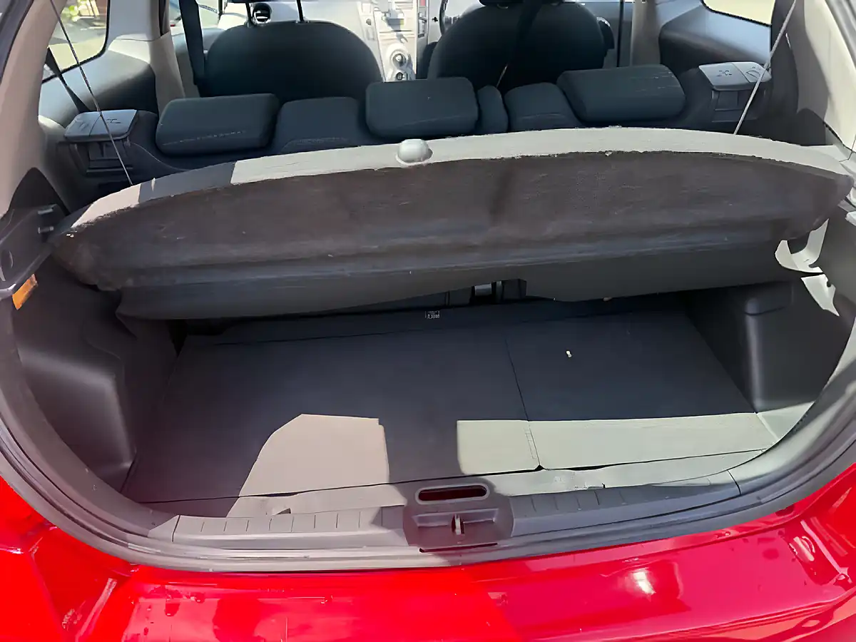 Used 2008 Toyota Yaris Tr - Interior and Exterior details 9