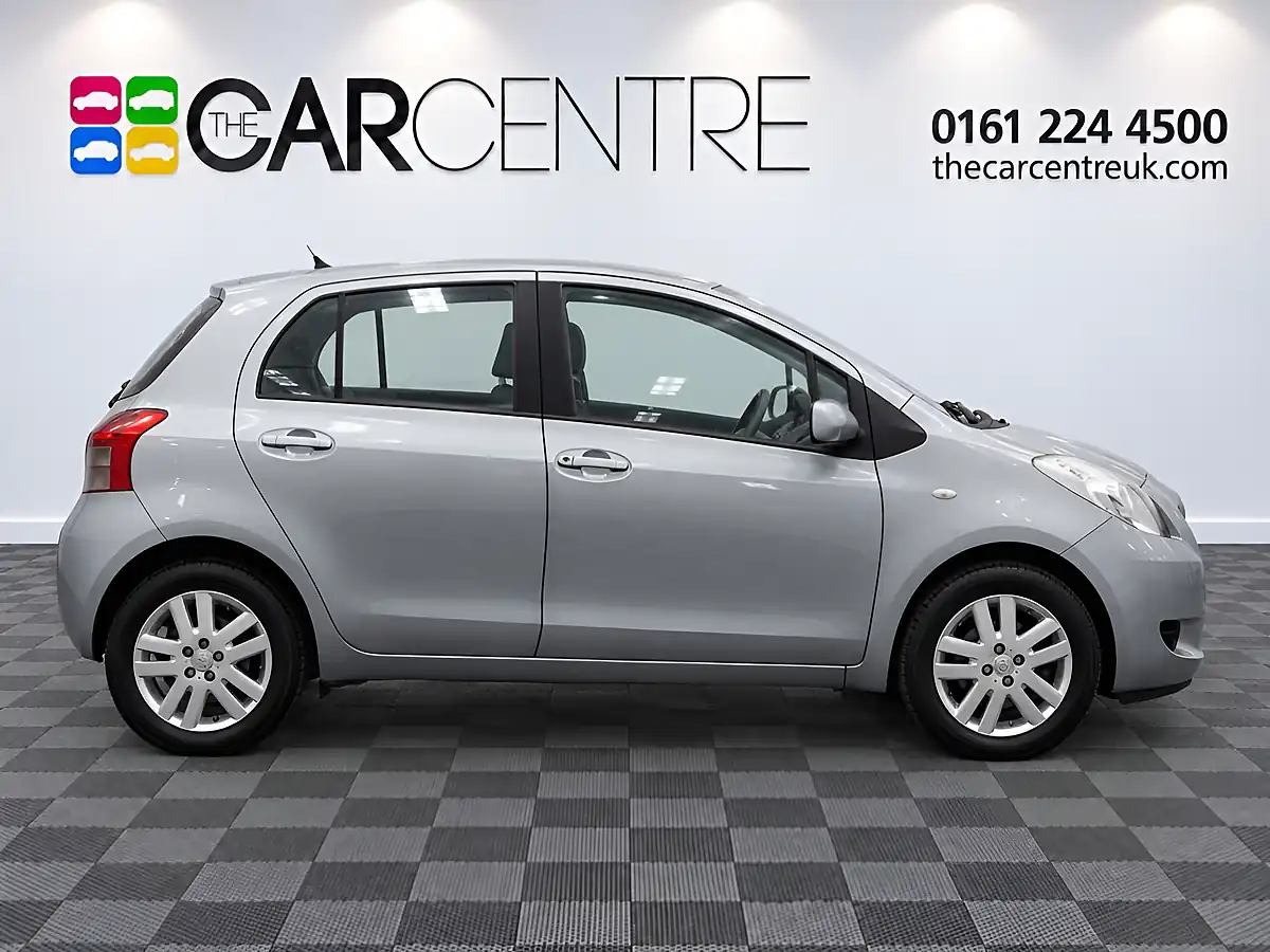 Used 2008 Toyota Yaris Tr Silver - Interior and Exterior details 3