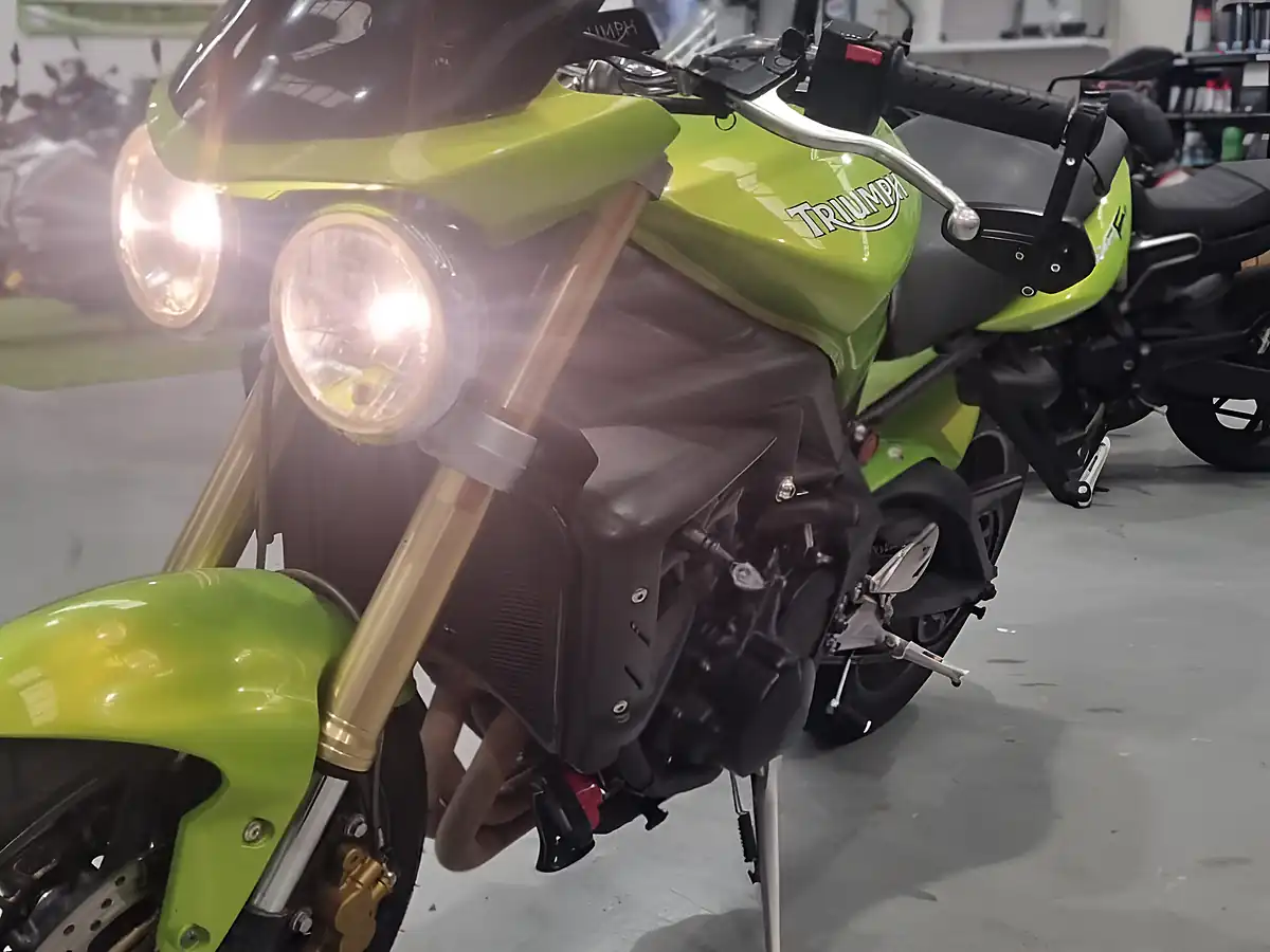 Used 2008 Triumph Street Triple Green - Interior and Exterior details 3