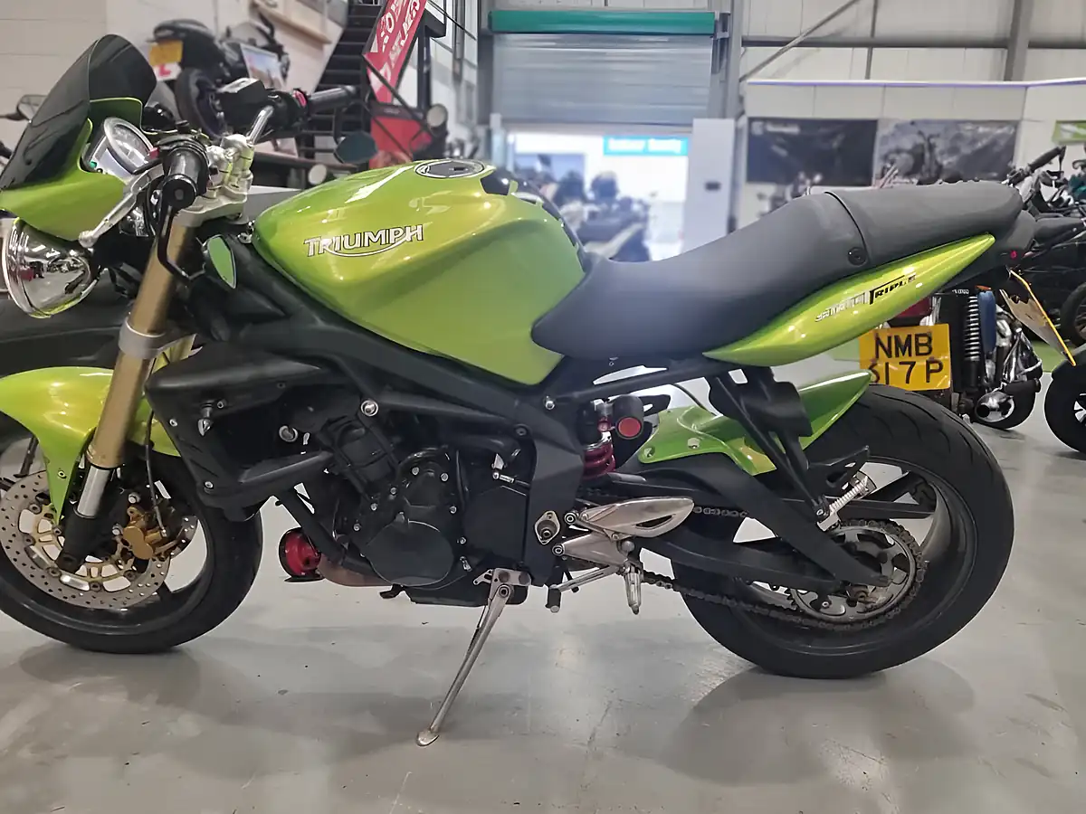Used 2008 Triumph Street Triple Green - Interior and Exterior details 6