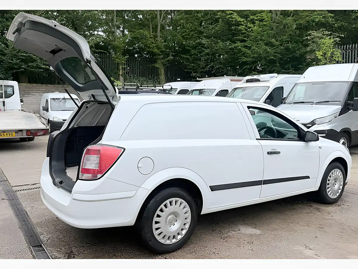 Used 2008 Vauxhall Astra Club White - Interior and Exterior details 12