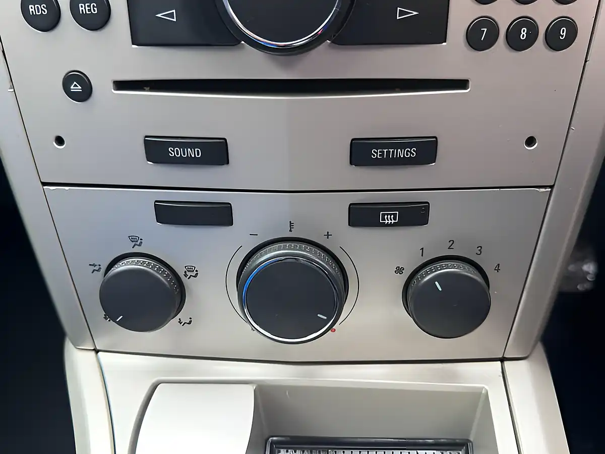 Used 2008 Vauxhall Astra Club White - Interior and Exterior details 14