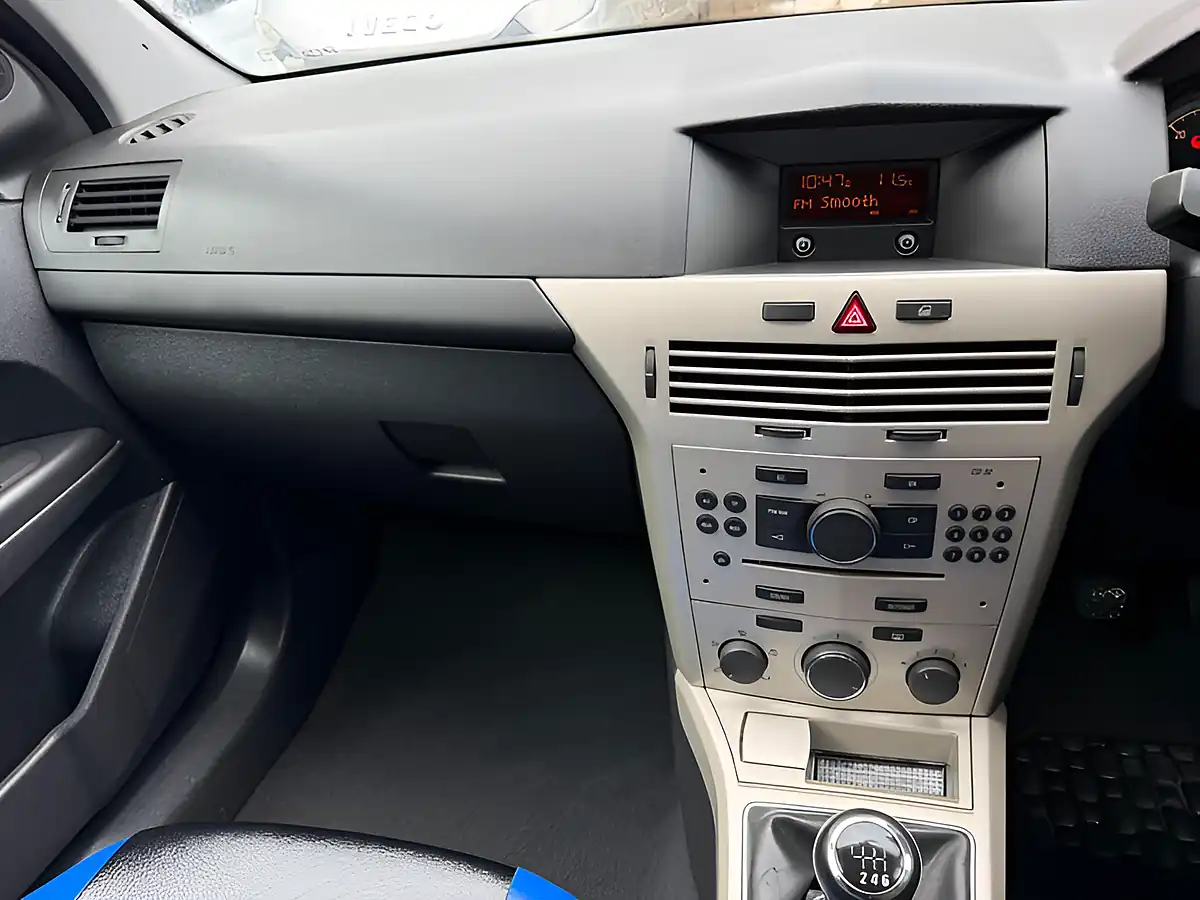 Used 2008 Vauxhall Astra Club White - Interior and Exterior details 15