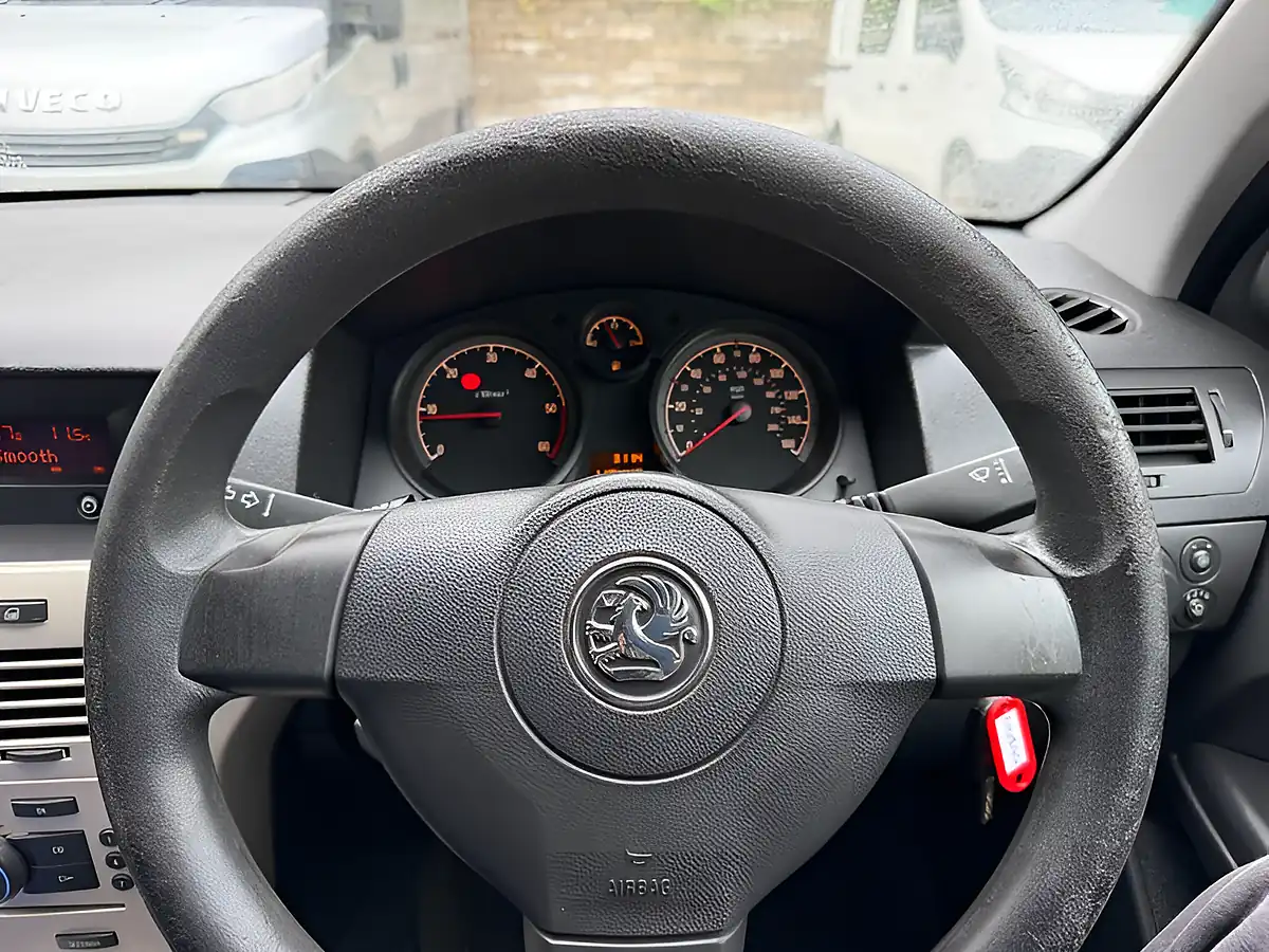 Used 2008 Vauxhall Astra Club White - Interior and Exterior details 17