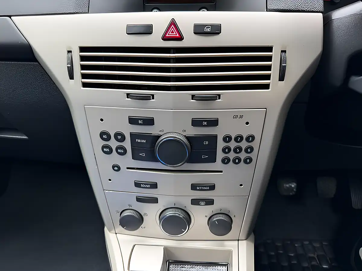 Used 2008 Vauxhall Astra Club White - Interior and Exterior details 19