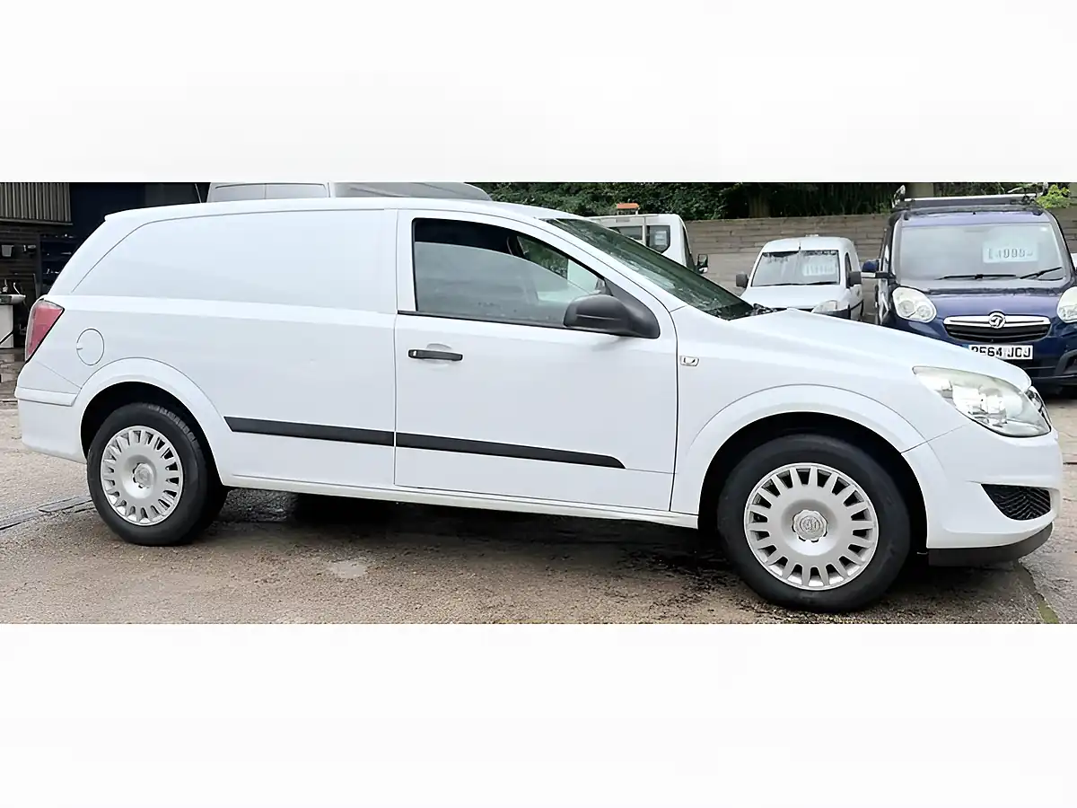 Used 2008 Vauxhall Astra Club White - Interior and Exterior details 7
