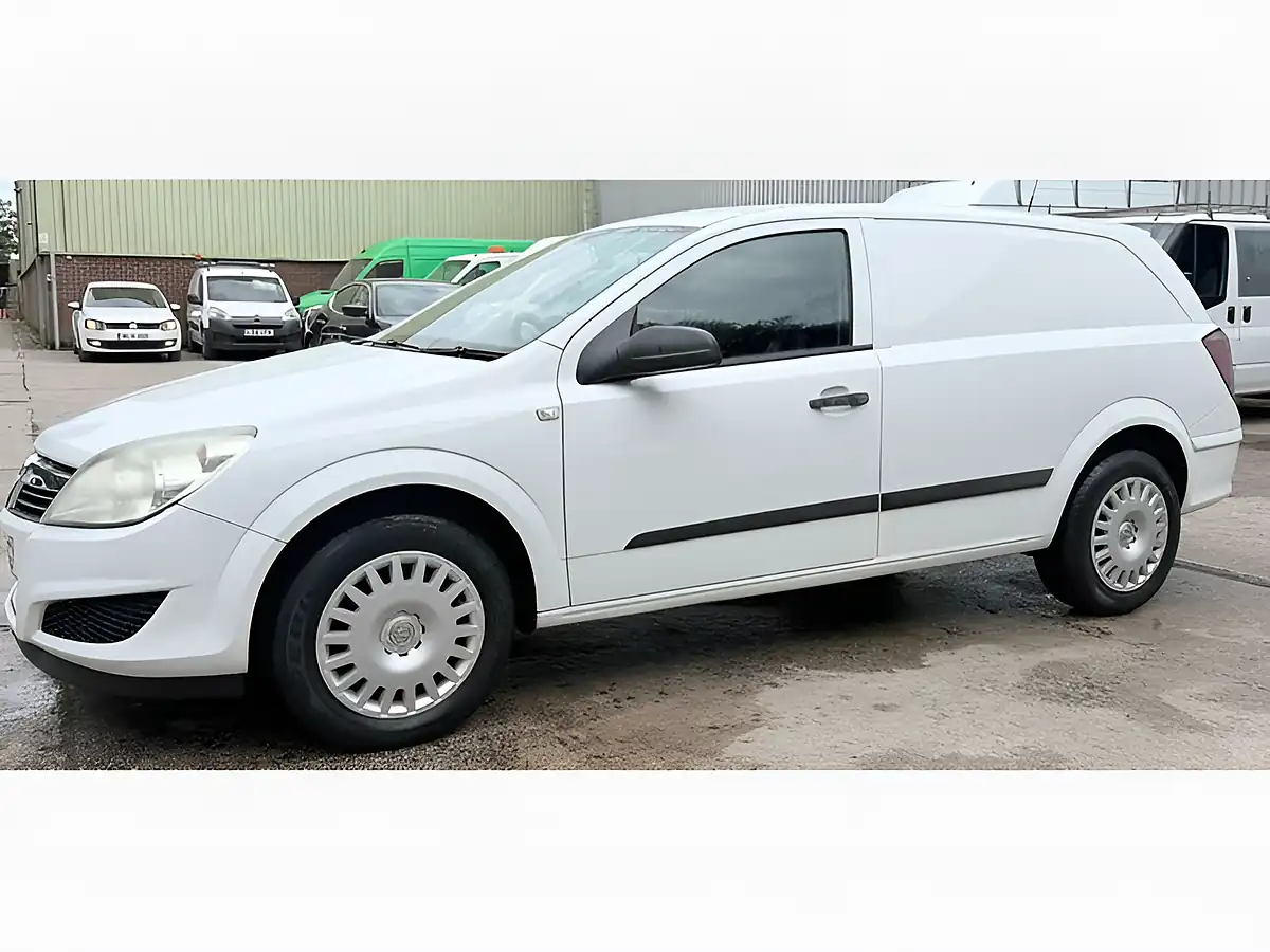 Used 2008 Vauxhall Astra Club White - Interior and Exterior details 9