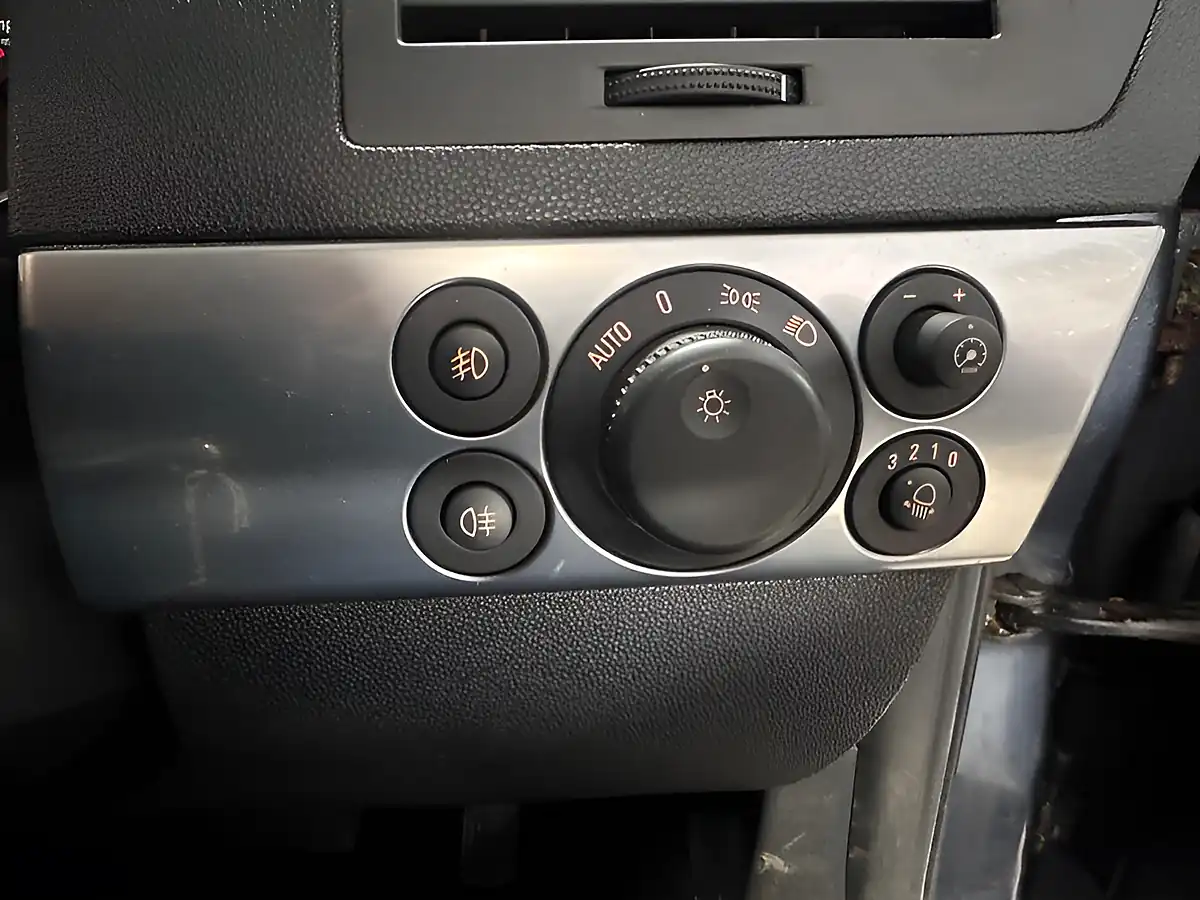 Used 2008 Vauxhall Astra Design a Blue - Interior and Exterior details 10