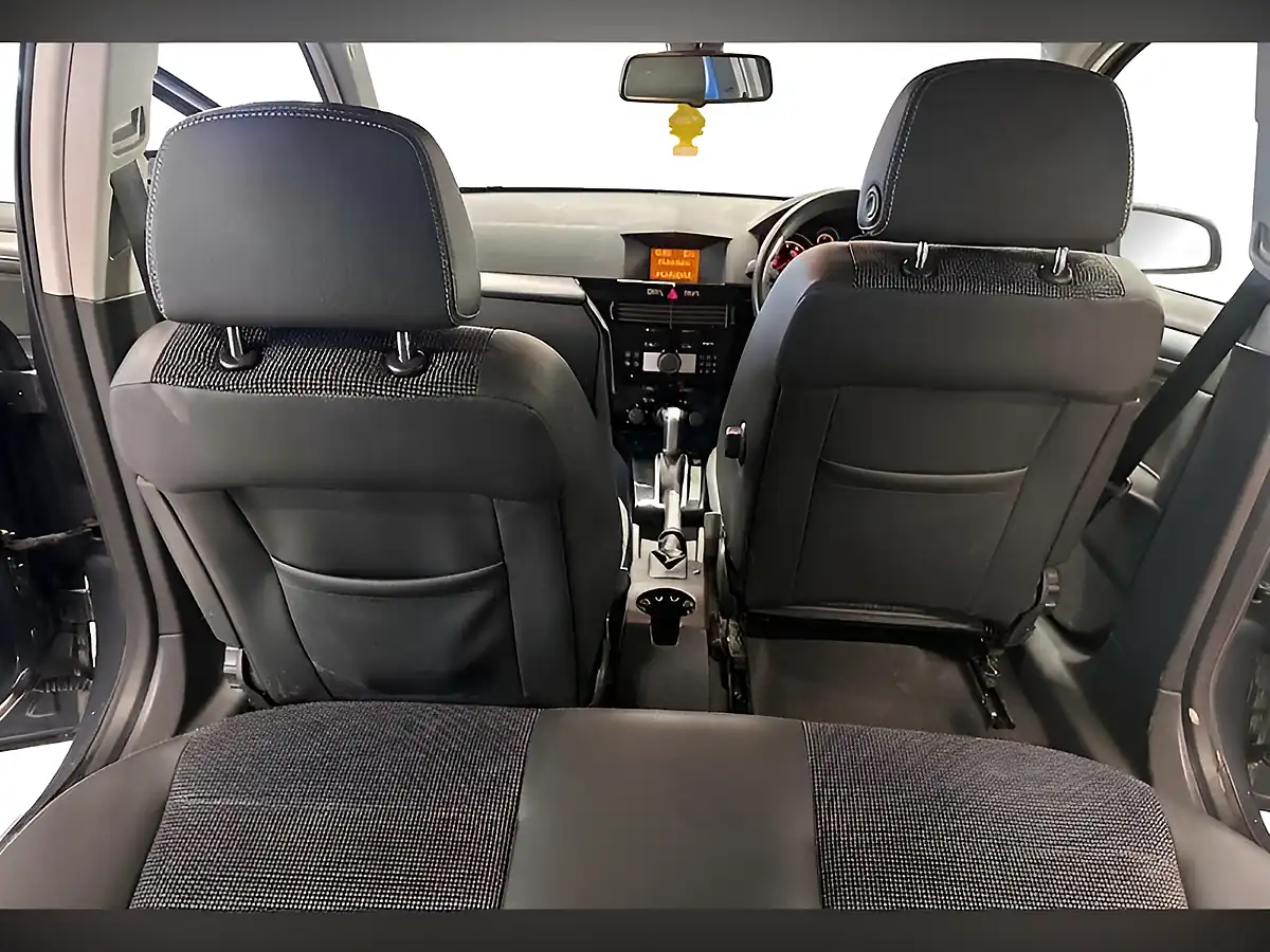 Used 2008 Vauxhall Astra Design a Blue - Interior and Exterior details 5