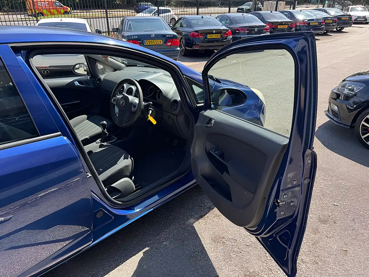 Used 2008 Vauxhall Corsa Club Blue - Interior and Exterior details 8