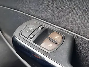 Used 2008 Vauxhall Corsa Sxi Silver - Interior and Exterior details 12