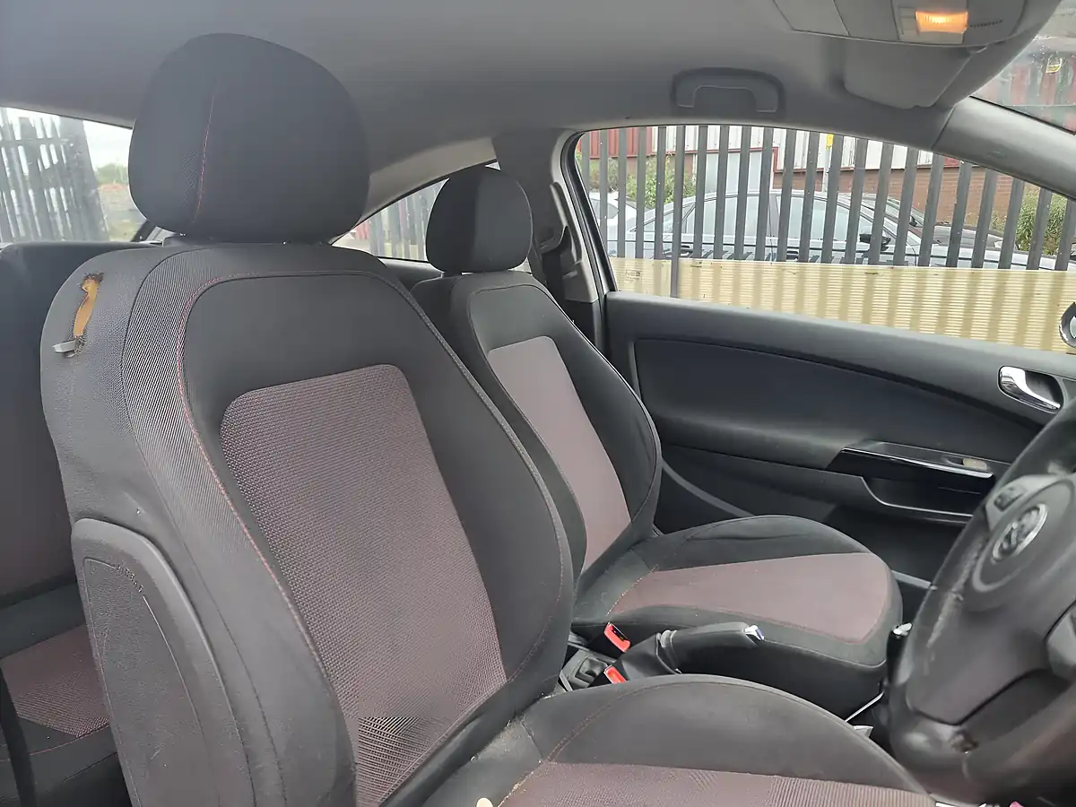 Used 2008 Vauxhall Corsa Sxi Silver - Interior and Exterior details 6