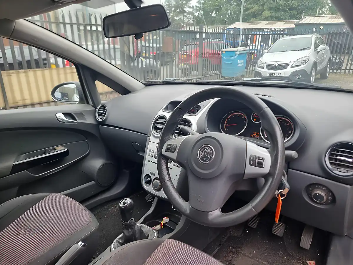 Used 2008 Vauxhall Corsa Sxi Silver - Interior and Exterior details 8