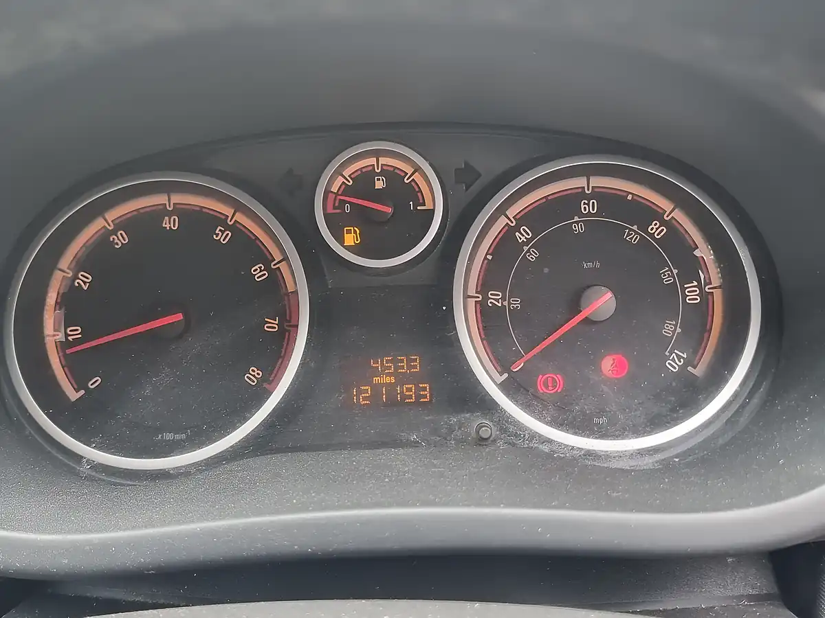 Used 2008 Vauxhall Corsa Sxi Silver - Interior and Exterior details 9