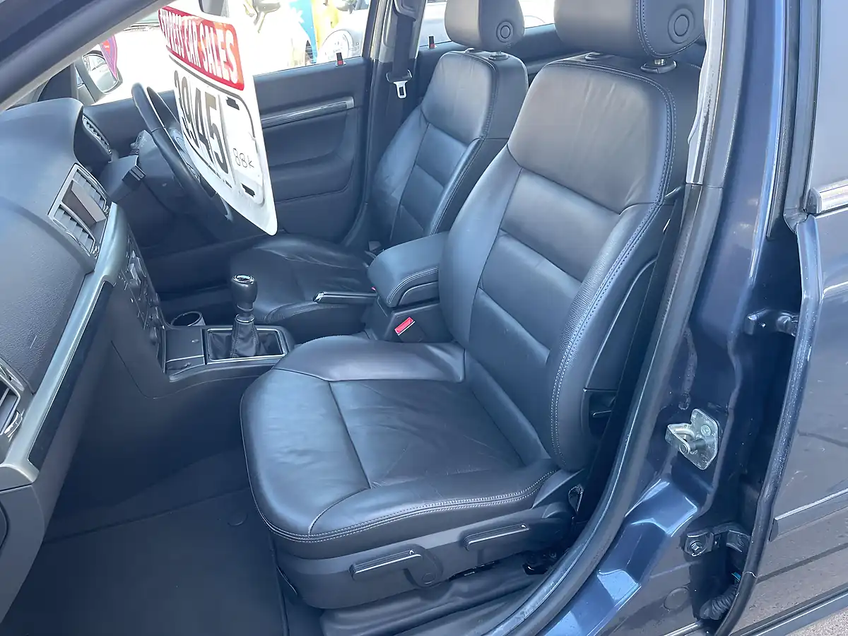 Used 2008 Vauxhall Vectra Elite Blue - Interior and Exterior details 19