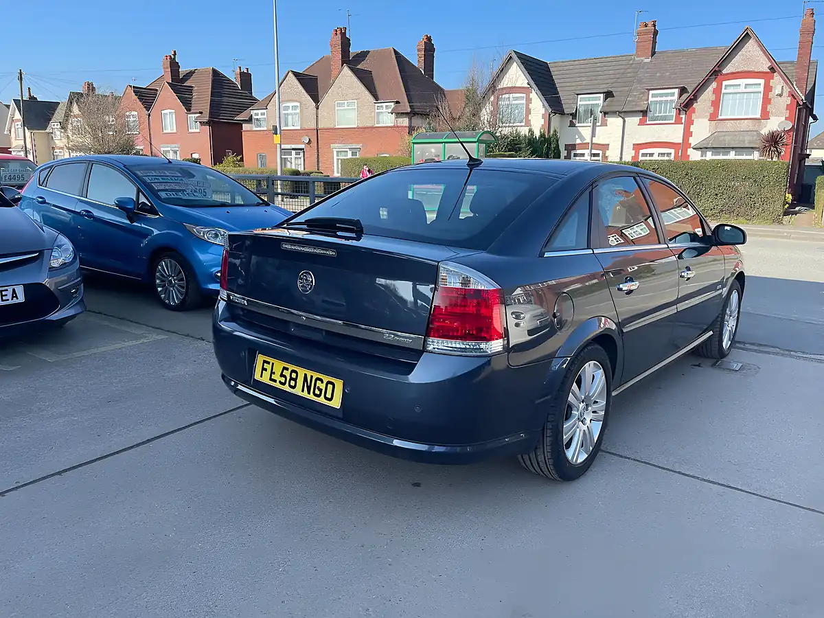 Used 2008 Vauxhall Vectra Elite Blue - Interior and Exterior details 2