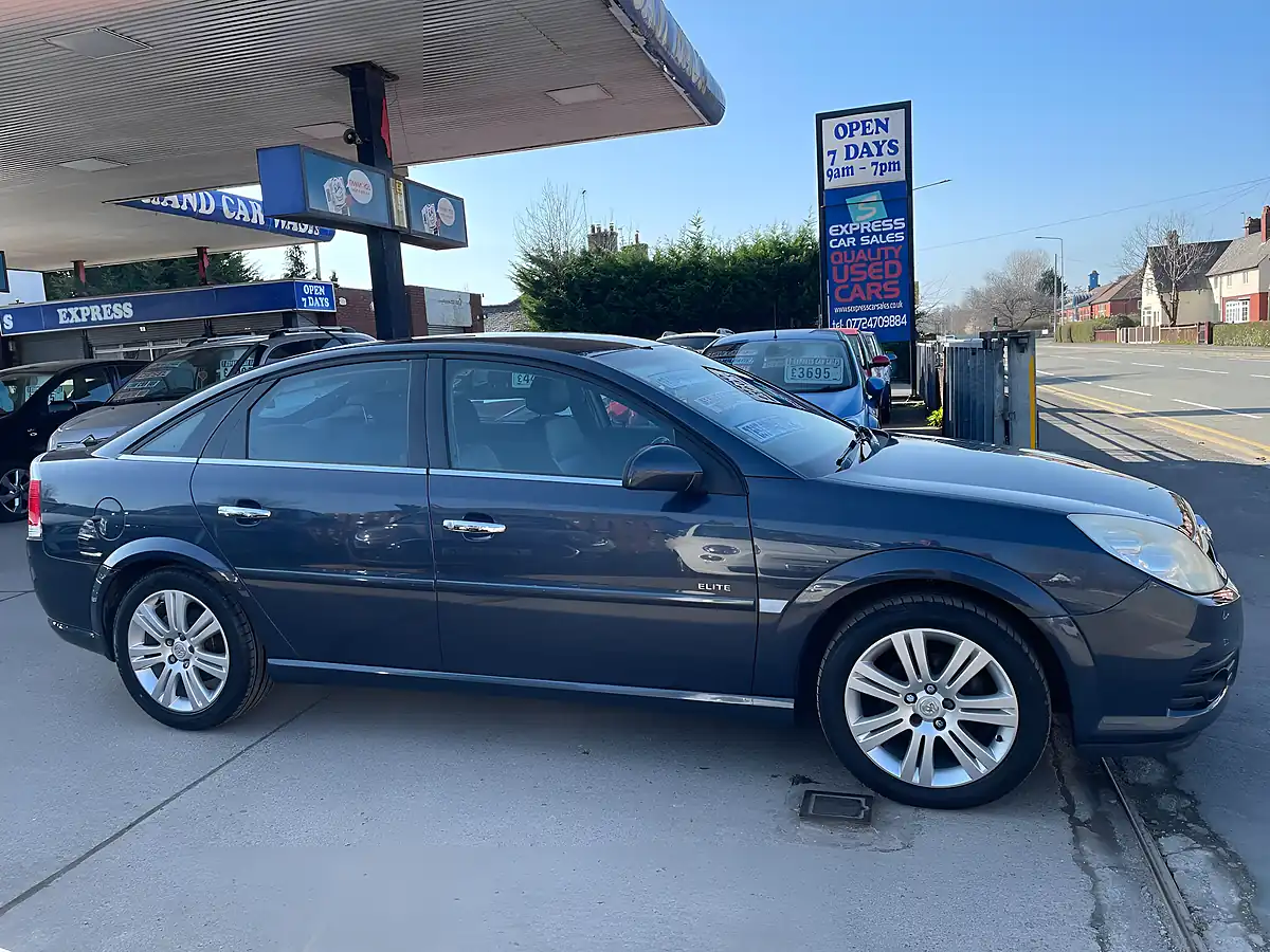 Used 2008 Vauxhall Vectra Elite Blue - Interior and Exterior details 3