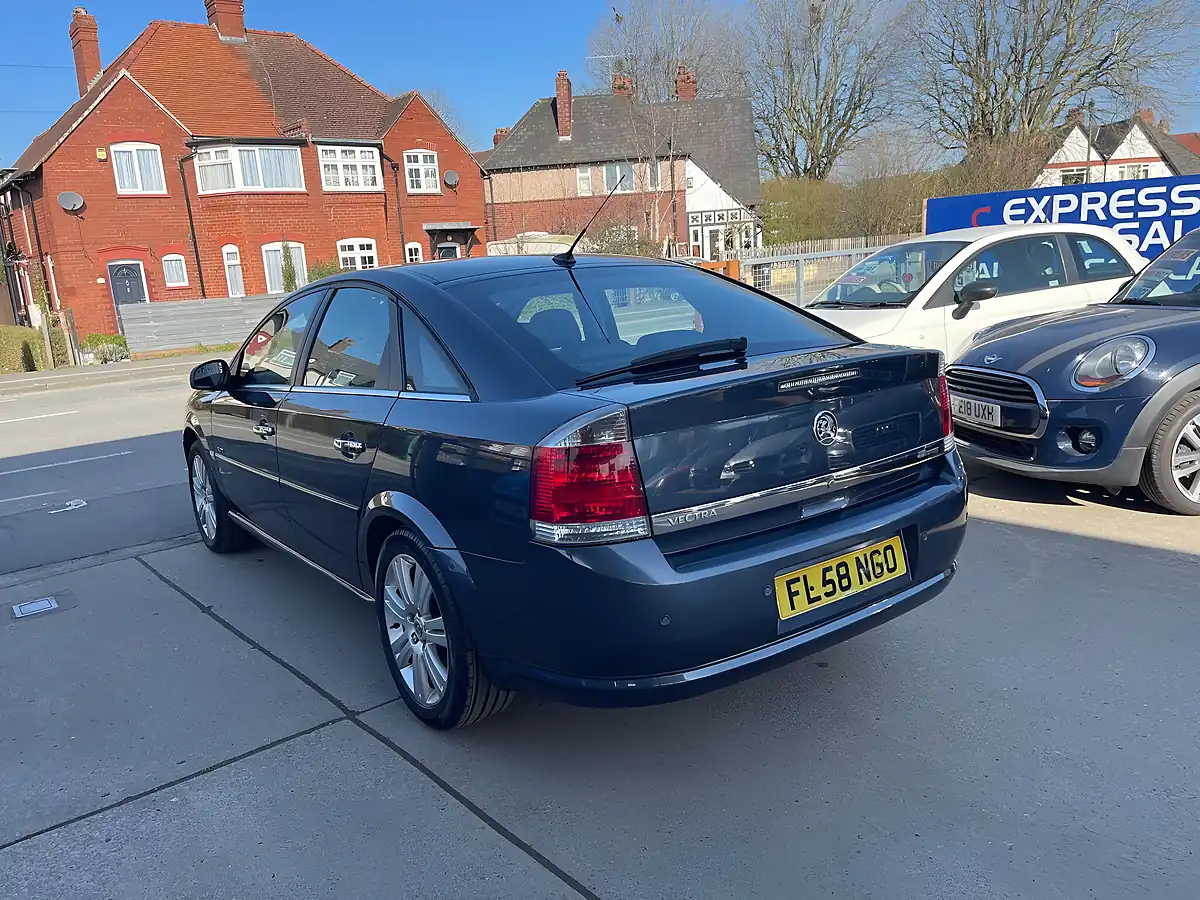 Used 2008 Vauxhall Vectra Elite Blue - Interior and Exterior details 5
