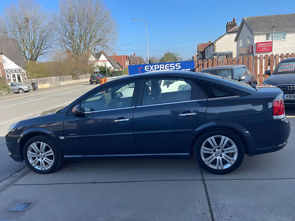 Used 2008 Vauxhall Vectra Elite Blue - Interior and Exterior details 6
