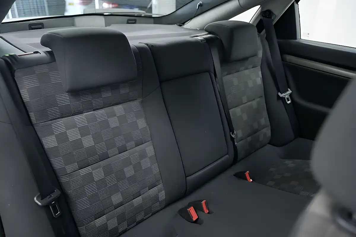 Used 2008 Vauxhall Vectra Sri Silver - Interior and Exterior details 11