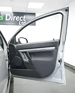 Used 2008 Vauxhall Vectra Sri Silver - Interior and Exterior details 14