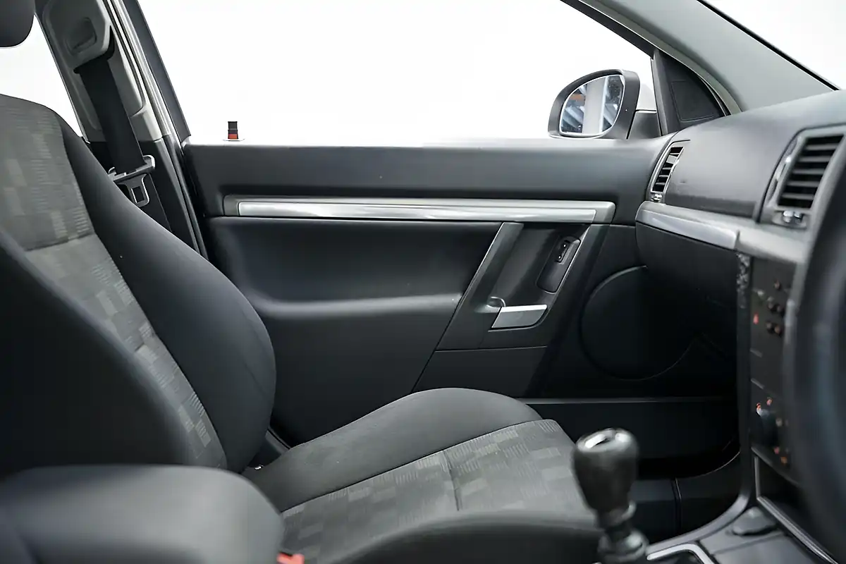 Used 2008 Vauxhall Vectra Sri Silver - Interior and Exterior details 15
