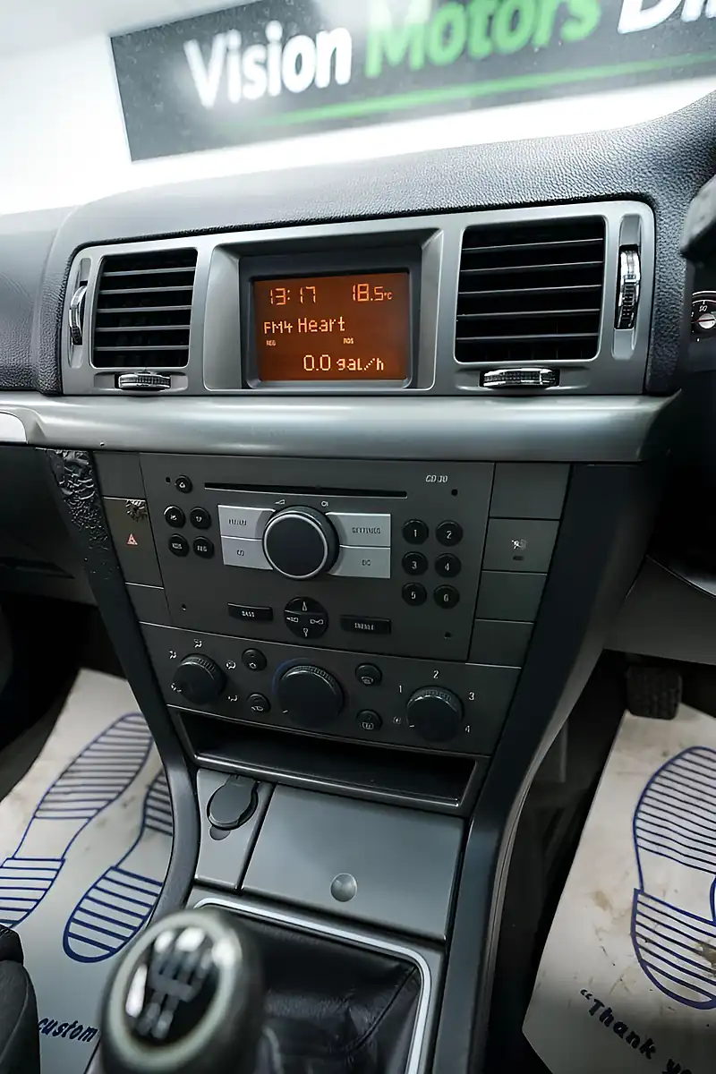 Used 2008 Vauxhall Vectra Sri Silver - Interior and Exterior details 17
