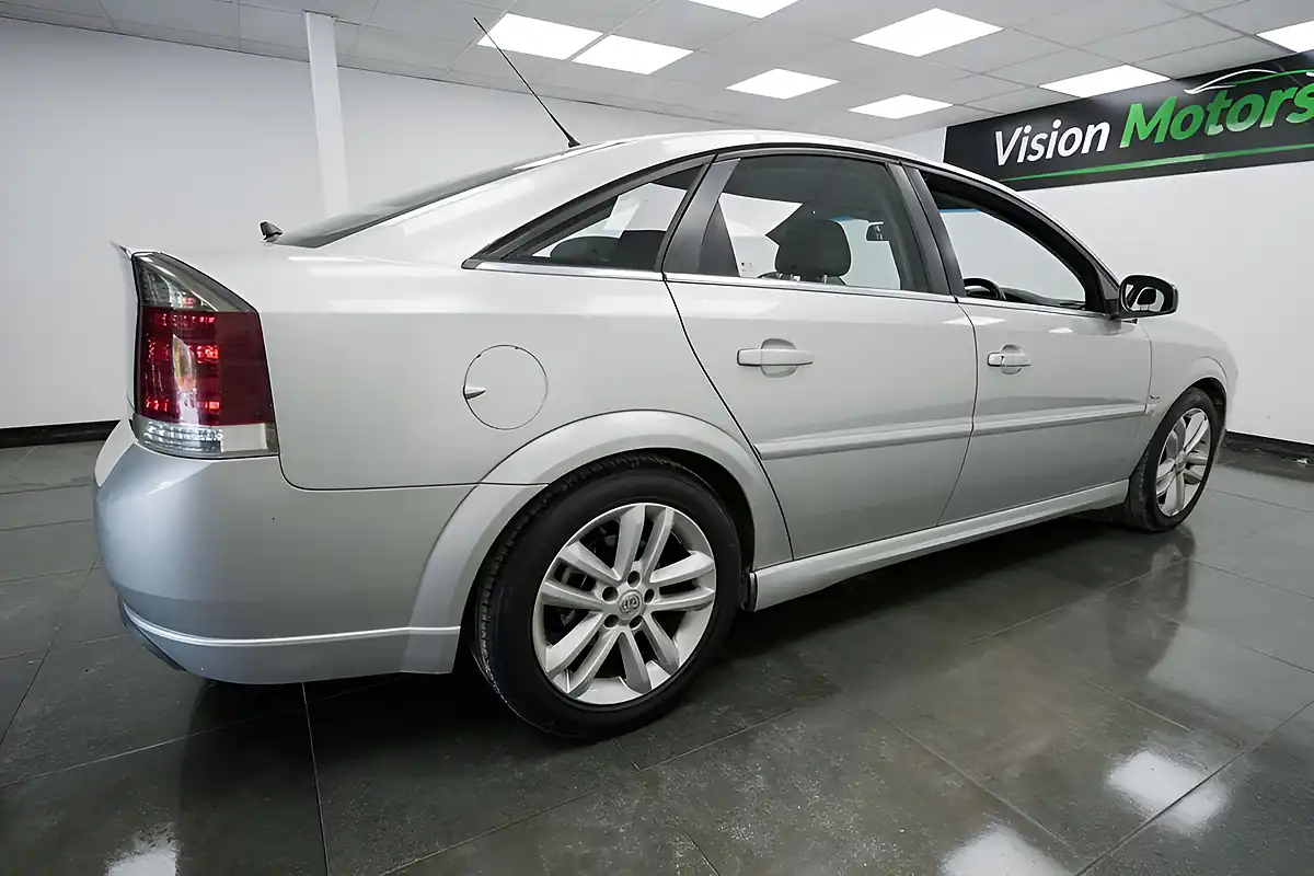 Used 2008 Vauxhall Vectra Sri Silver - Interior and Exterior details 3