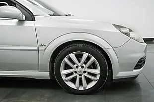Used 2008 Vauxhall Vectra Sri Silver - Interior and Exterior details 4
