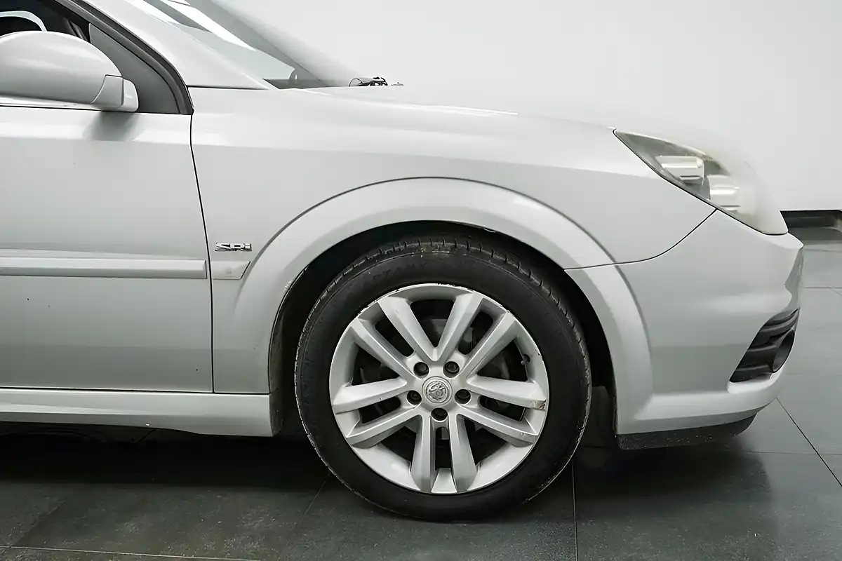 Used 2008 Vauxhall Vectra Sri Silver - Interior and Exterior details 4