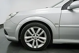 Used 2008 Vauxhall Vectra Sri Silver - Interior and Exterior details 5