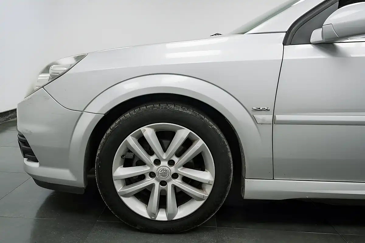 Used 2008 Vauxhall Vectra Sri Silver - Interior and Exterior details 5