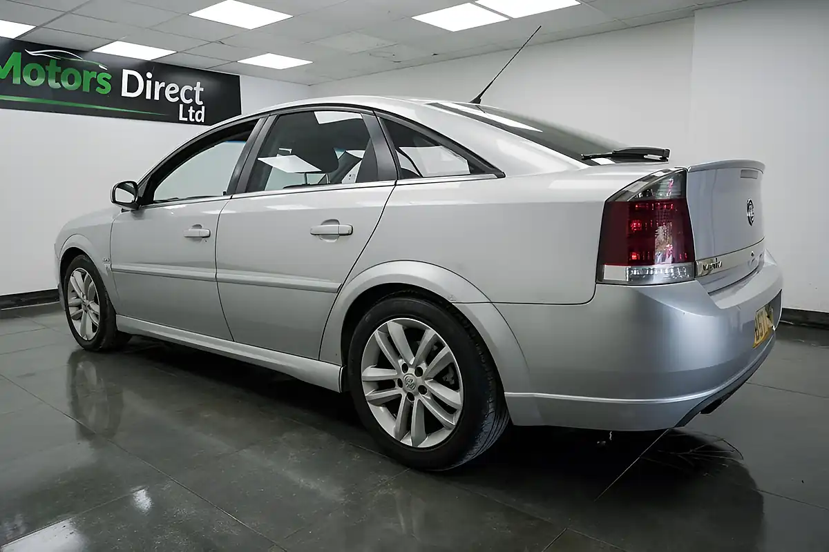 Used 2008 Vauxhall Vectra Sri Silver - Interior and Exterior details 6